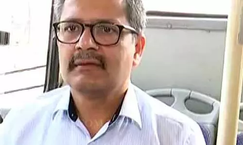 ट्रांसपोर्ट कमिश्नर ने यात्रियों की सुरक्षा का जायज़ा लेने के लिए ‘Ama Bus’ में सफ़र किया ट्रांसपोर्ट कमिश्नर ने यात्रियों की सुरक्षा का जायज़ा लेने के लिए ‘Ama Bus’ में सफ़र किया