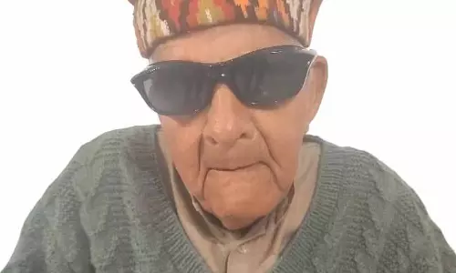Himachal: रिटायर्ड म्यूजिक लेक्चरर ने रेड क्रॉस सोसाइटी को 1 लाख रुपये डोनेट किए Himachal: रिटायर्ड म्यूजिक लेक्चरर ने रेड क्रॉस सोसाइटी को 1 लाख रुपये डोनेट किए