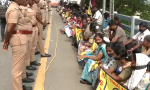Chennai में शिक्षक 11 दिन से धरने पर, समान वेतन की मांग