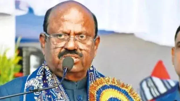 गवर्नर का कड़ा रुख, मन्नाम समाधि पर पुष्पांजलि रोकने को लेकर आलोचना गवर्नर का कड़ा रुख, मन्नाम समाधि पर पुष्पांजलि रोकने को लेकर आलोचना