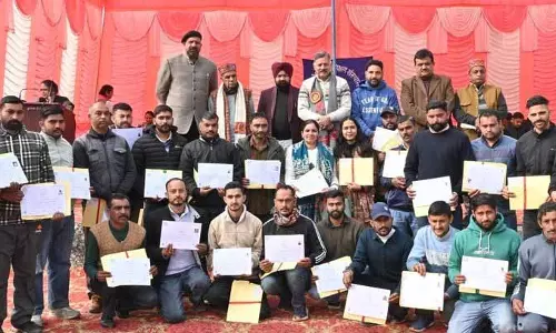 Dharmani ने ट्रेनीज़ को सलाह दी कि टेक्नोलॉजी में बदलाव के हिसाब से अपनी स्किल्स को अपग्रेड करें