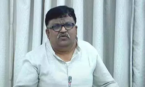 BRS MLC देशपति श्रीनिवास ने त्योहारों के लिए टोल शुल्क हटाने की मांग की BRS MLC देशपति श्रीनिवास ने त्योहारों के लिए टोल शुल्क हटाने की मांग की