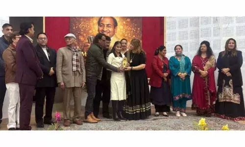 JAMMU: एक शाम मोहम्मद रफी के नाम कार्यक्रम के दौरान श्रद्धांजलि दी गई JAMMU: एक शाम मोहम्मद रफी के नाम कार्यक्रम के दौरान श्रद्धांजलि दी गई