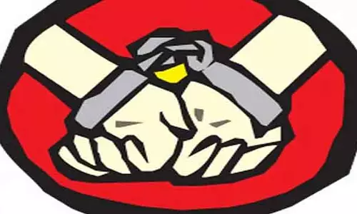 Bengaluru : सिनेमा हॉल के महिला टॉयलेट के अंदर वीडियो रिकॉर्ड करने के आरोप में नाबालिग अपराधी गिरफ्तार