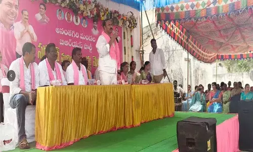 पूर्व विधायक Bollam Mallaiah Yadav ने सभी के लिए न्याय का वादा किया पूर्व विधायक Bollam Mallaiah Yadav ने सभी के लिए न्याय का वादा किया