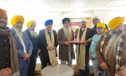 Amritsar: गृह मंत्रालय के अधिकारियों ने स्वर्ण मंदिर का दौरा किया Amritsar: गृह मंत्रालय के अधिकारियों ने स्वर्ण मंदिर का दौरा किया