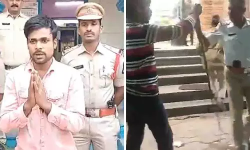ऑटो ड्राइवर ने पुलिस को सांप दिखाकर डराया, Hyderabad में माफी ऑटो ड्राइवर ने पुलिस को सांप दिखाकर डराया, Hyderabad में माफी