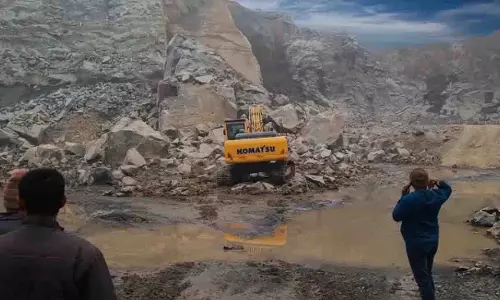 ढेंकनाल पत्थर खदान विस्फोट: दो लोग हिरासत में, पुलिस जांच तेज ढेंकनाल पत्थर खदान विस्फोट: दो लोग हिरासत में, पुलिस जांच तेज