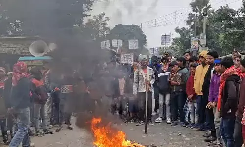 Madrasa Teacher को बेरहमी से पीटा गया, आरोपी लापता; स्थानीय लोगों ने विरोध किया Madrasa Teacher को बेरहमी से पीटा गया, आरोपी लापता; स्थानीय लोगों ने विरोध किया