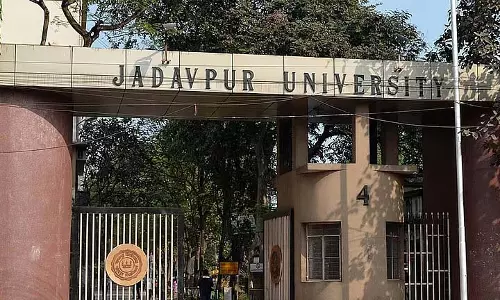 Jadavpur हिजाब विवाद: कमेटी ने डिपार्टमेंट हेड को हटाने की मांग की Jadavpur हिजाब विवाद: कमेटी ने डिपार्टमेंट हेड को हटाने की मांग की