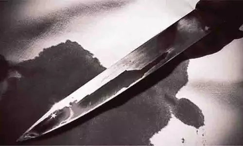 Jabalpur में शराब की दुकान को लेकर विवाद में चाकूबाजी हुई Jabalpur में शराब की दुकान को लेकर विवाद में चाकूबाजी हुई