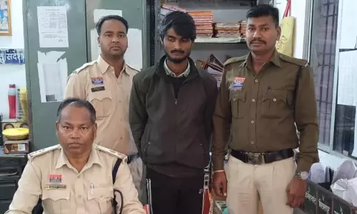 ध्यान भटकाकर चोरी करने वाला गिरोह बेनकाब, युवक और नाबालिग गिरफ्तार