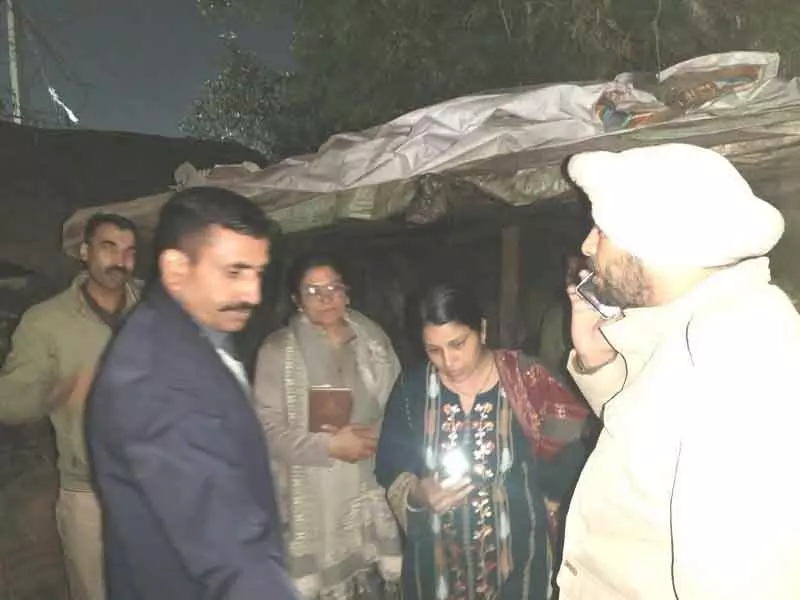 सीएम फ्लाइंग स्क्वायड ने Hisar में अवैध शराब पर छापा मारा सीएम फ्लाइंग स्क्वायड ने Hisar में अवैध शराब पर छापा मारा