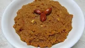 Chana Dal Halwa : मीठा खाने का कर रहा है दिल, तो बना लें चना दाल का स्वादिष्ट हलवा Chana Dal Halwa : मीठा खाने का कर रहा है दिल, तो बना लें चना दाल का स्वादिष्ट हलवा