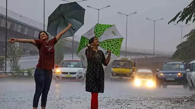 Tamil Nadu : अगले 6 दिनों तक मध्यम बारिश की संभावना Tamil Nadu : अगले 6 दिनों तक मध्यम बारिश की संभावना