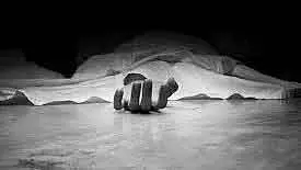 Bhopal: 32 साल के मरीज़ की मौत, परिजनों ने अक्षय हार्ट हॉस्पिटल में की तोड़फोड़ Bhopal: 32 साल के मरीज़ की मौत, परिजनों ने अक्षय हार्ट हॉस्पिटल में की तोड़फोड़
