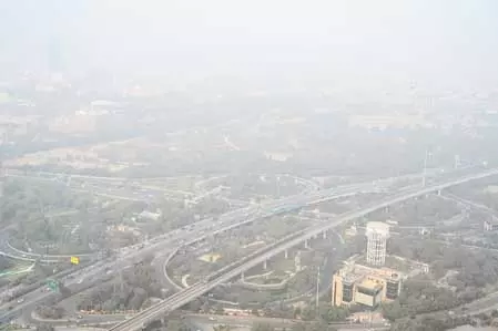एनसीआर में वायु गुणवत्ता में गिरावट, ठंड और कोहरे ने बढ़ाई लोगों की मुश्किलें एनसीआर में वायु गुणवत्ता में गिरावट, ठंड और कोहरे ने बढ़ाई लोगों की मुश्किलें