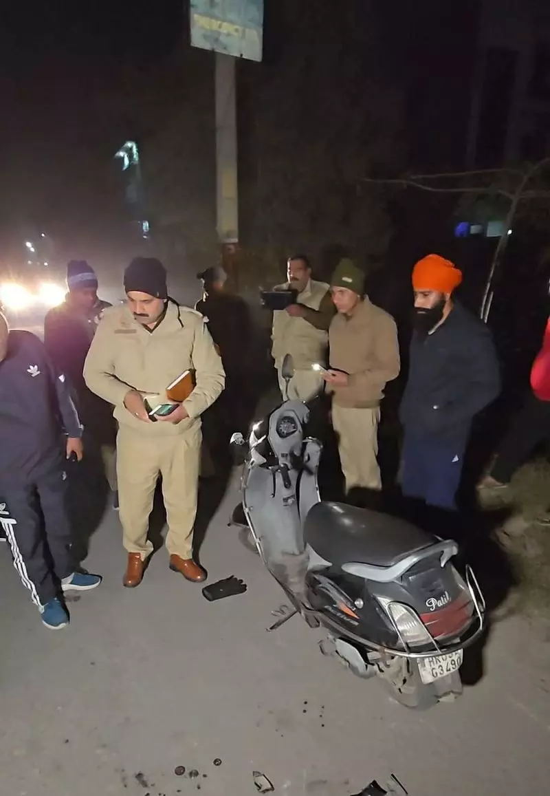Karnal में ज्वेलरी व्यापारी से कैश और सोना लूटा गया घायल Karnal में ज्वेलरी व्यापारी से कैश और सोना लूटा गया घायल