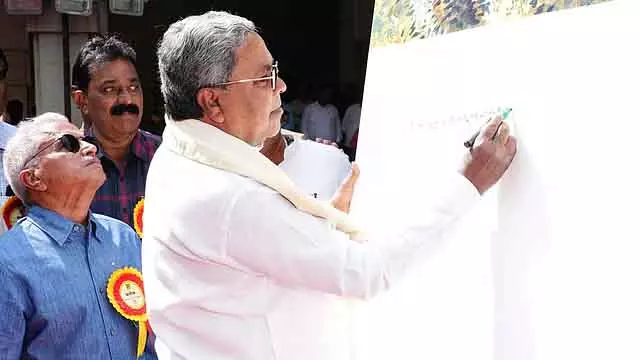 पर्यावरण की रक्षा के लिए 5 करोड़ पौधे लगाने की योजना: CM Siddaramaiah पर्यावरण की रक्षा के लिए 5 करोड़ पौधे लगाने की योजना: CM Siddaramaiah