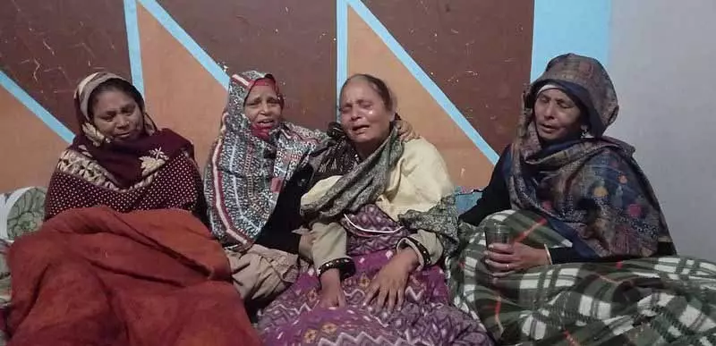 रूस में मारे गए Punjab के व्यक्ति के परिजनों ने कहा, एजेंट गिरफ्तार होने तक अंतिम संस्कार नहीं होगा रूस में मारे गए Punjab के व्यक्ति के परिजनों ने कहा, एजेंट गिरफ्तार होने तक अंतिम संस्कार नहीं होगा