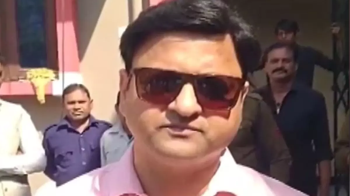 Dewas: सरकारी आदेश में अपशब्द, SDM को मिली निलंबन की कार्रवाई Dewas: सरकारी आदेश में अपशब्द, SDM को मिली निलंबन की कार्रवाई