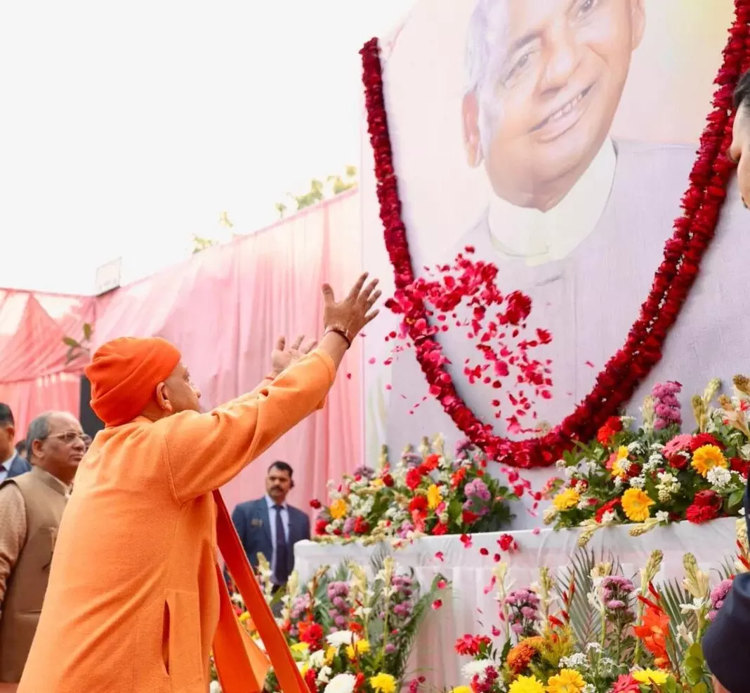 Lucknow: मुख्यमंत्री ने जताया सम्मान, ‘बाबूजी’ को बताया राष्ट्र और संस्कृति का उदाहरण Lucknow: मुख्यमंत्री ने जताया सम्मान, ‘बाबूजी’ को बताया राष्ट्र और संस्कृति का उदाहरण