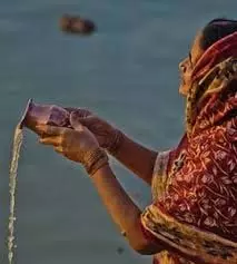 Makar Sankranti 2026: मकर संक्रांति पर जान लें सूर्य देव को अर्घ्य देने का सही तरीका Makar Sankranti 2026: मकर संक्रांति पर जान लें सूर्य देव को अर्घ्य देने का सही तरीका