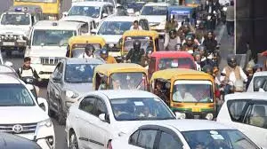 Lucknow: भीषण जाम के बाद प्रशासन ने किया फेरबदल Lucknow: भीषण जाम के बाद प्रशासन ने किया फेरबदल