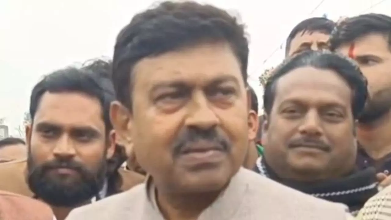 Firozabad: अजय मिश्र टेनी ने विवादित बयान पर सफाई दी Firozabad: अजय मिश्र टेनी ने विवादित बयान पर सफाई दी