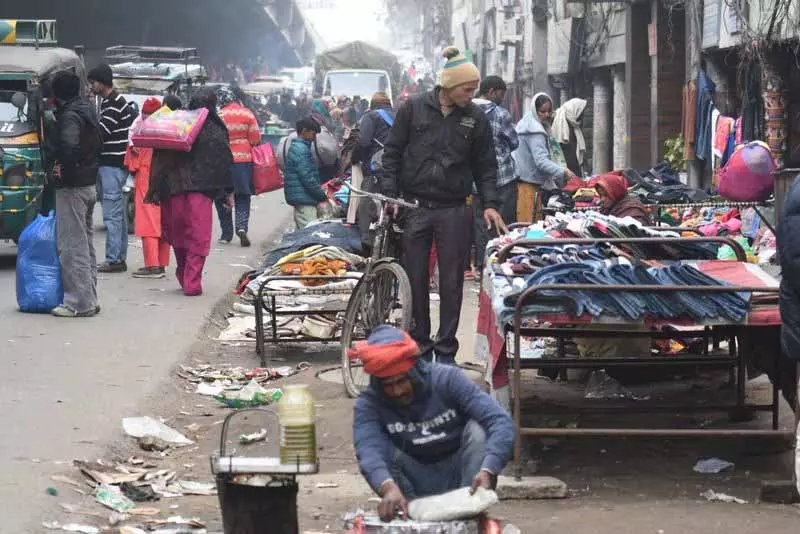 Ludhiana के पुराने बाज़ारों में ट्रैफिक जाम से यात्रियों को लगातार परेशानी हो रही Ludhiana के पुराने बाज़ारों में ट्रैफिक जाम से यात्रियों को लगातार परेशानी हो रही