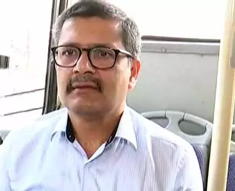 ट्रांसपोर्ट कमिश्नर ने यात्रियों की सुरक्षा का जायज़ा लेने के लिए ‘Ama Bus’ में सफ़र किया ट्रांसपोर्ट कमिश्नर ने यात्रियों की सुरक्षा का जायज़ा लेने के लिए ‘Ama Bus’ में सफ़र किया