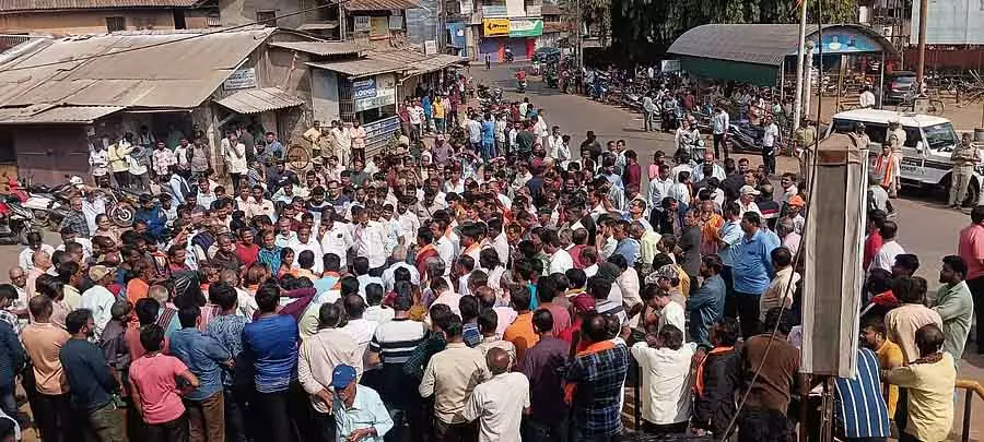 Karnataka : हिंदू महिला की हत्या की निंदा करते हुए येल्लापुर बंद Karnataka : हिंदू महिला की हत्या की निंदा करते हुए येल्लापुर बंद
