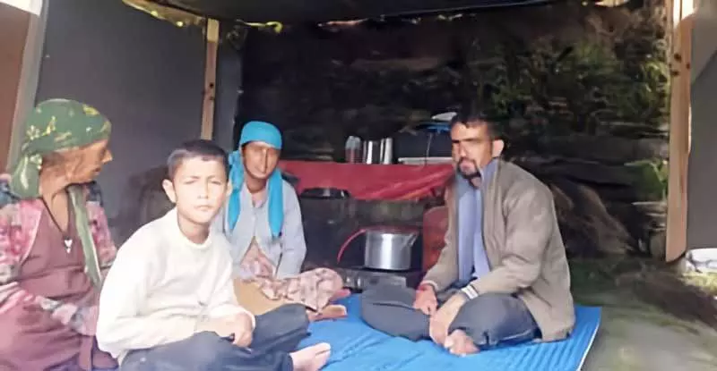 4 महीने बाद भी Sainj Valley के आपदा प्रभावित परिवारों को सरकारी मदद का इंतज़ार 4 महीने बाद भी Sainj Valley के आपदा प्रभावित परिवारों को सरकारी मदद का इंतज़ार