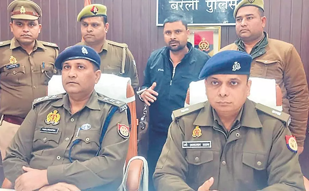 Bareilly: पीलीभीत हत्याकांड में अनीस-नदीम की पत्नी का नाम आया सामने Bareilly: पीलीभीत हत्याकांड में अनीस-नदीम की पत्नी का नाम आया सामने