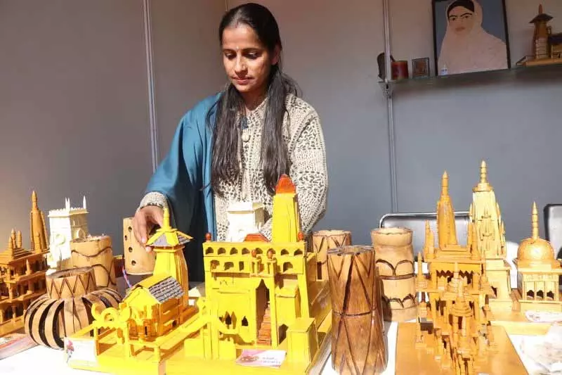 Hamirpur की बांस कलाकार महिला उद्यमिता का रास्ता दिखाती हैं Hamirpur की बांस कलाकार महिला उद्यमिता का रास्ता दिखाती हैं