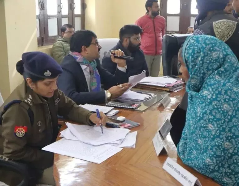 Farrukhabad: तहसील दिवस में जिलाधिकारी-पुलिस अधीक्षक ने किया समस्याओं का निस्तारण Farrukhabad: तहसील दिवस में जिलाधिकारी-पुलिस अधीक्षक ने किया समस्याओं का निस्तारण