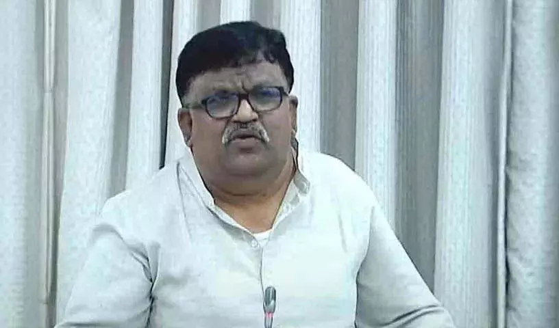 BRS MLC देशपति श्रीनिवास ने त्योहारों के लिए टोल शुल्क हटाने की मांग की BRS MLC देशपति श्रीनिवास ने त्योहारों के लिए टोल शुल्क हटाने की मांग की
