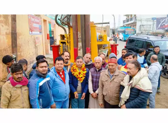 कठुआ के MLA ने चल रहे कामों का निरीक्षण किया, बोरवेल का उद्घाटन किया कठुआ के MLA ने चल रहे कामों का निरीक्षण किया, बोरवेल का उद्घाटन किया