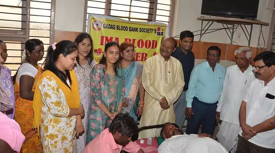 रक्तदाताओं के स्वास्थ्य के लिए फायदेमंद: Dr. GB Bidanhala रक्तदाताओं के स्वास्थ्य के लिए फायदेमंद: Dr. GB Bidanhala