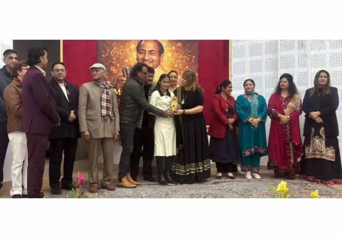 JAMMU: एक शाम मोहम्मद रफी के नाम कार्यक्रम के दौरान श्रद्धांजलि दी गई JAMMU: एक शाम मोहम्मद रफी के नाम कार्यक्रम के दौरान श्रद्धांजलि दी गई