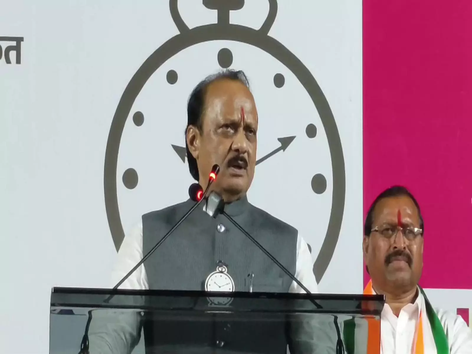 अजित पवार ने कहा: PMC चुनाव में सवाल स्थानीय नेतृत्व का, सरकार की नहीं अजित पवार ने कहा: PMC चुनाव में सवाल स्थानीय नेतृत्व का, सरकार की नहीं