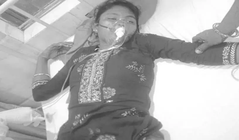 छात्रा ने Acid पीकर आत्महत्या का प्रयास किया छात्रा ने Acid पीकर आत्महत्या का प्रयास किया