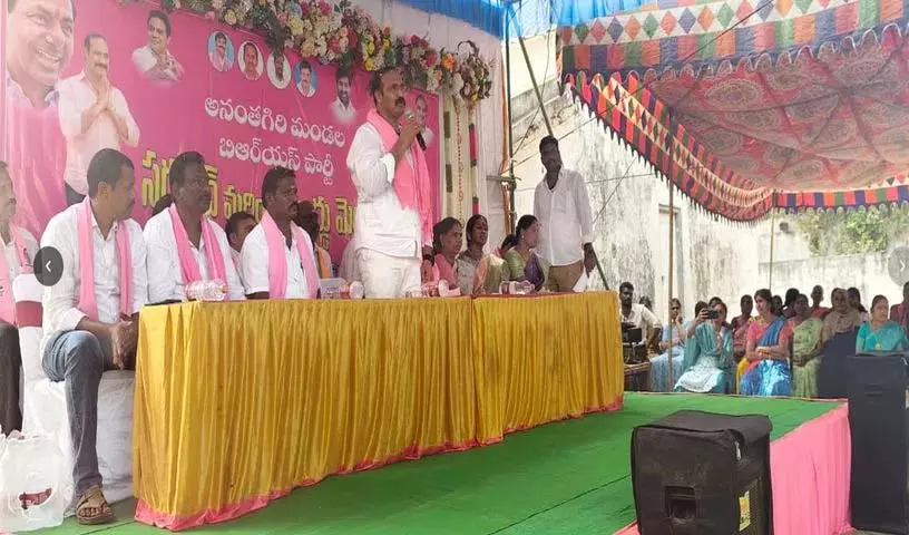 पूर्व विधायक Bollam Mallaiah Yadav ने सभी के लिए न्याय का वादा किया पूर्व विधायक Bollam Mallaiah Yadav ने सभी के लिए न्याय का वादा किया