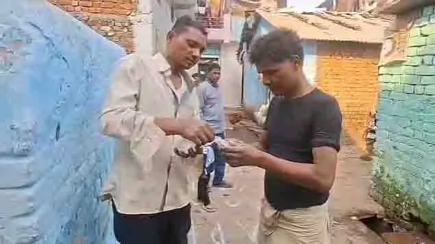 Jabalpur में शराबी ने किया जानलेवा कच्ची शराब का खुलासा Jabalpur में शराबी ने किया जानलेवा कच्ची शराब का खुलासा