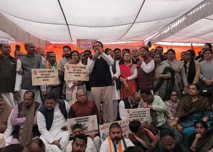कांग्रेस ने MGNREGA की जगह लेने वाले नए कानून के खिलाफ रांची में मार्च निकाला कांग्रेस ने MGNREGA की जगह लेने वाले नए कानून के खिलाफ रांची में मार्च निकाला