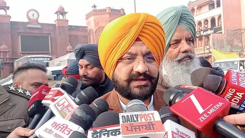मंत्री तरुणप्रीत सोंड, MLA इंदरबीर निज्जर अकाल तख्त पर दिखे मंत्री तरुणप्रीत सोंड, MLA इंदरबीर निज्जर अकाल तख्त पर दिखे