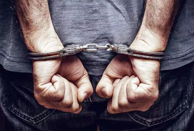 11 वर्षीय नाबालिग की दुष्कर्म के बाद हत्या, आरोपी युवक गिरफ्तार 11 वर्षीय नाबालिग की दुष्कर्म के बाद हत्या, आरोपी युवक गिरफ्तार