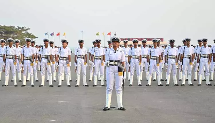 INS चिल्का 8 जनवरी को 2,700 नेवल ट्रेनी की पासिंग आउट परेड होस्ट करेगा INS चिल्का 8 जनवरी को 2,700 नेवल ट्रेनी की पासिंग आउट परेड होस्ट करेगा