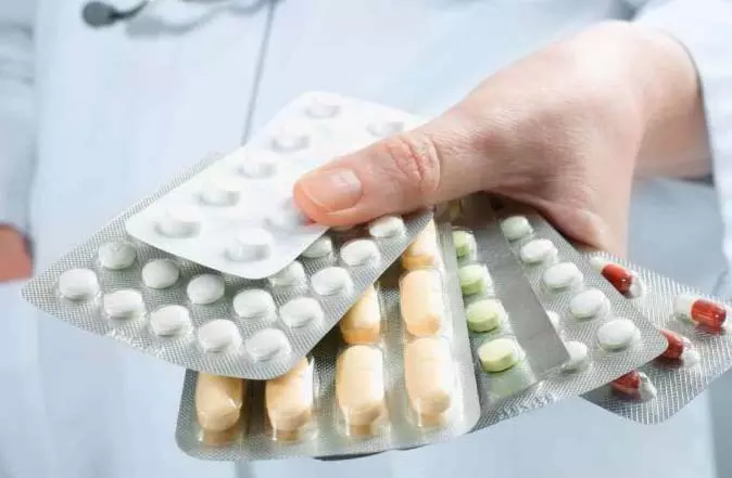 Antibiotics का गलत इस्तेमाल बैक्टीरिया को मज़बूत करता है, साइड इफ़ेक्ट बढ़ाता Antibiotics का गलत इस्तेमाल बैक्टीरिया को मज़बूत करता है, साइड इफ़ेक्ट बढ़ाता