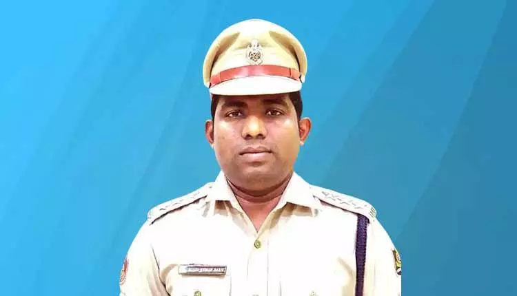 ओडिशा पुलिस ने भ्रष्टाचार के मामले में CRRI पुलिस स्टेशन के IIC को सस्पेंड किया ओडिशा पुलिस ने भ्रष्टाचार के मामले में CRRI पुलिस स्टेशन के IIC को सस्पेंड किया